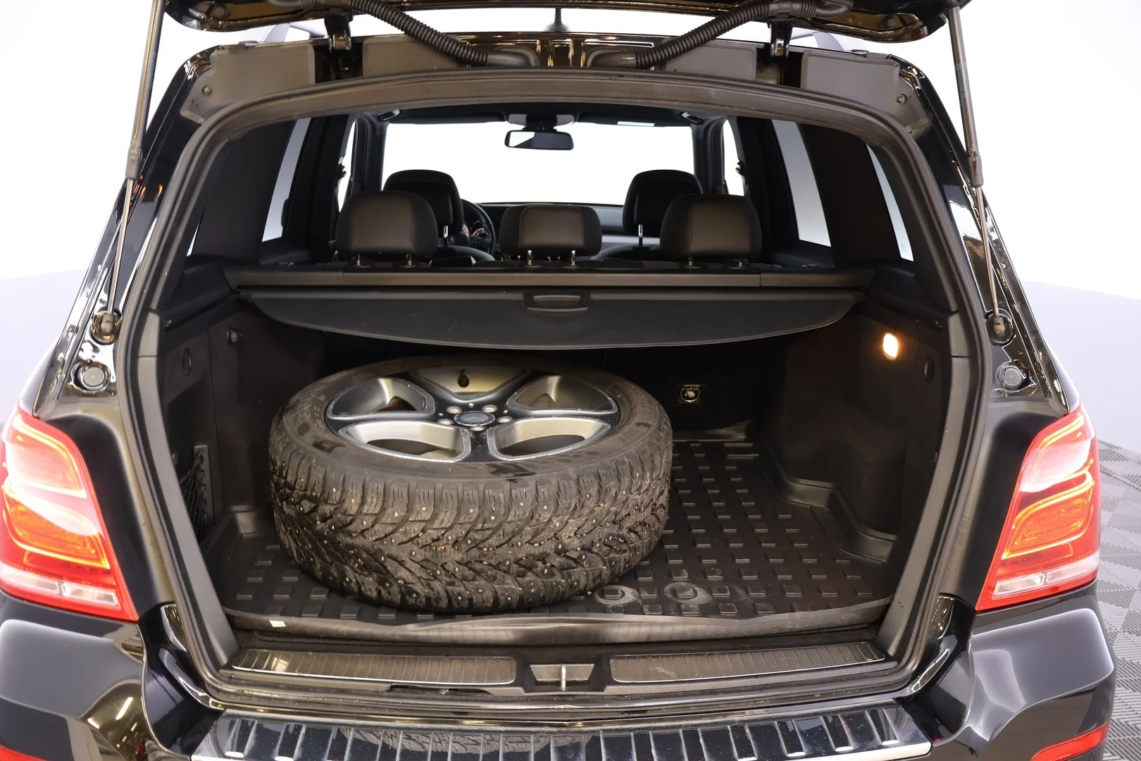 Car Image - YwF9ZjDPHPXAWbHz6LjiG