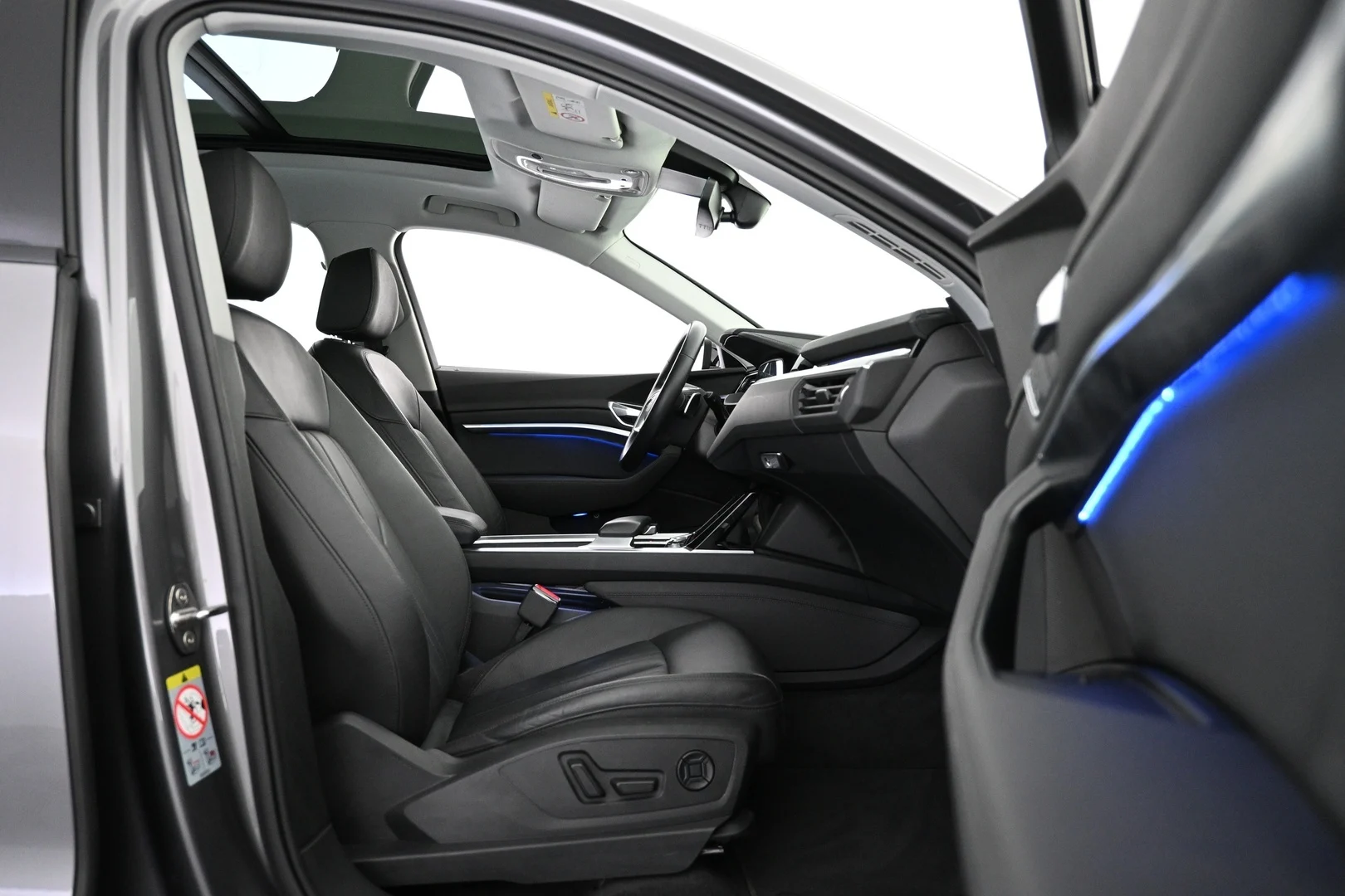 Car Image - 2WSvxLQBPVCCwz3vWDdofT