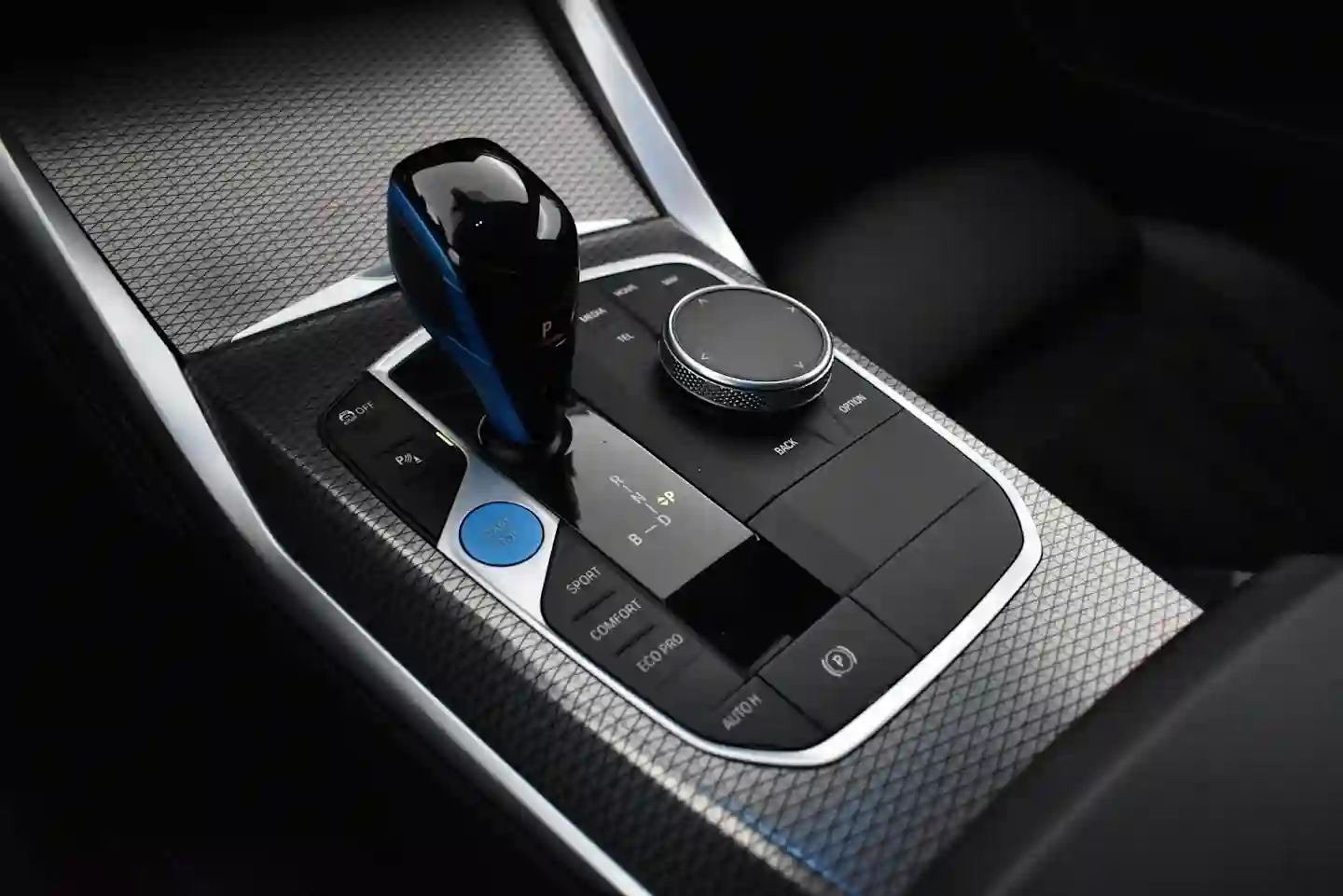 Car Image - Yb0MM4w2iCKx0HppUfW64