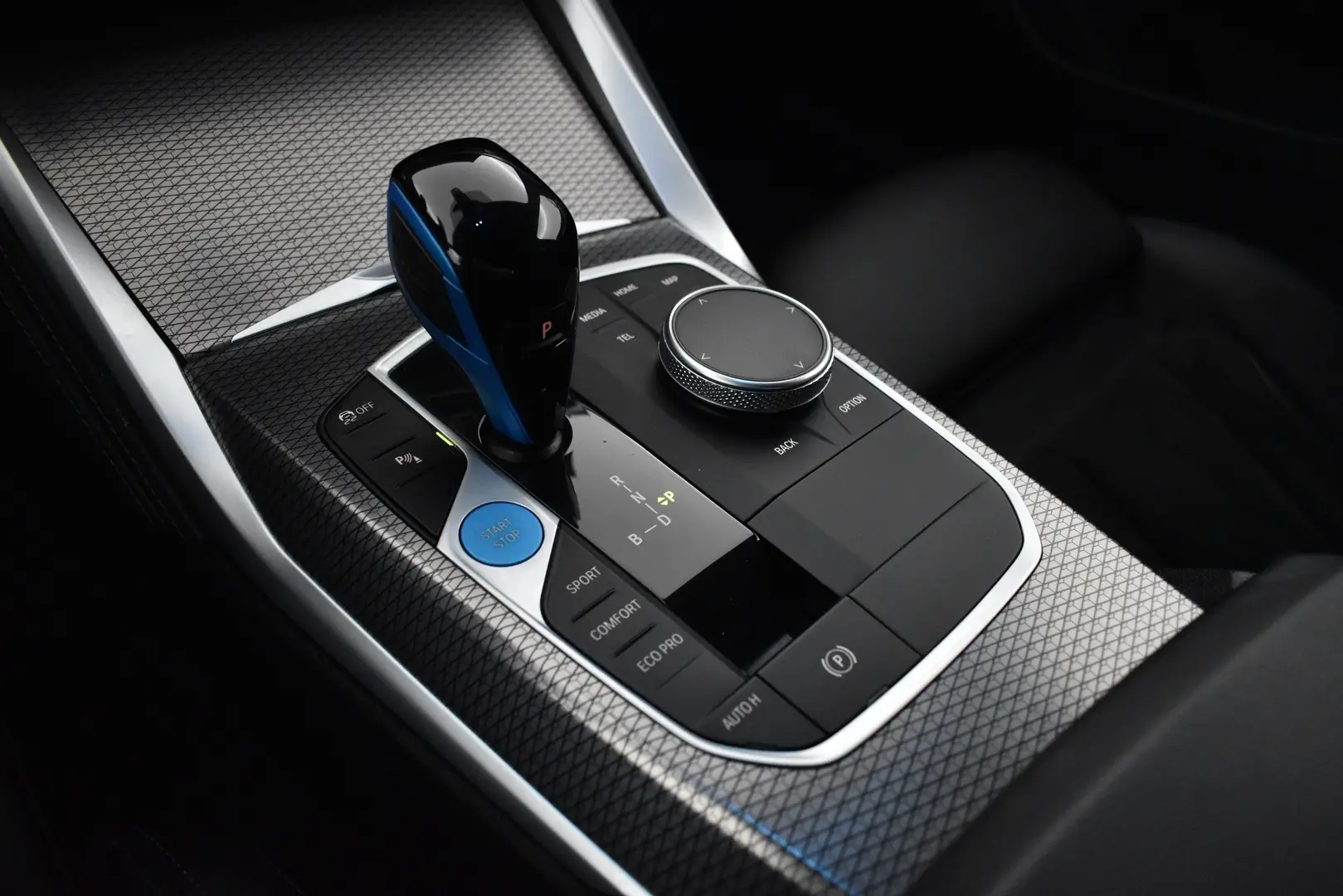 Car Image - Yb0MM4w2iCKx0HppUfW64