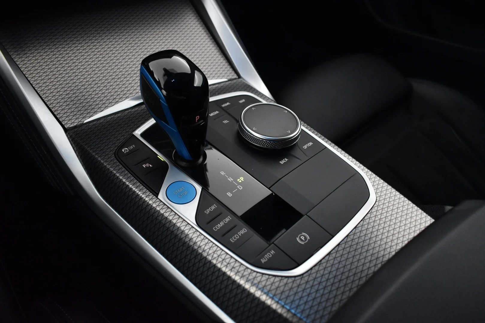 Car Image - Yb0MM4w2iCKx0HppUfW64