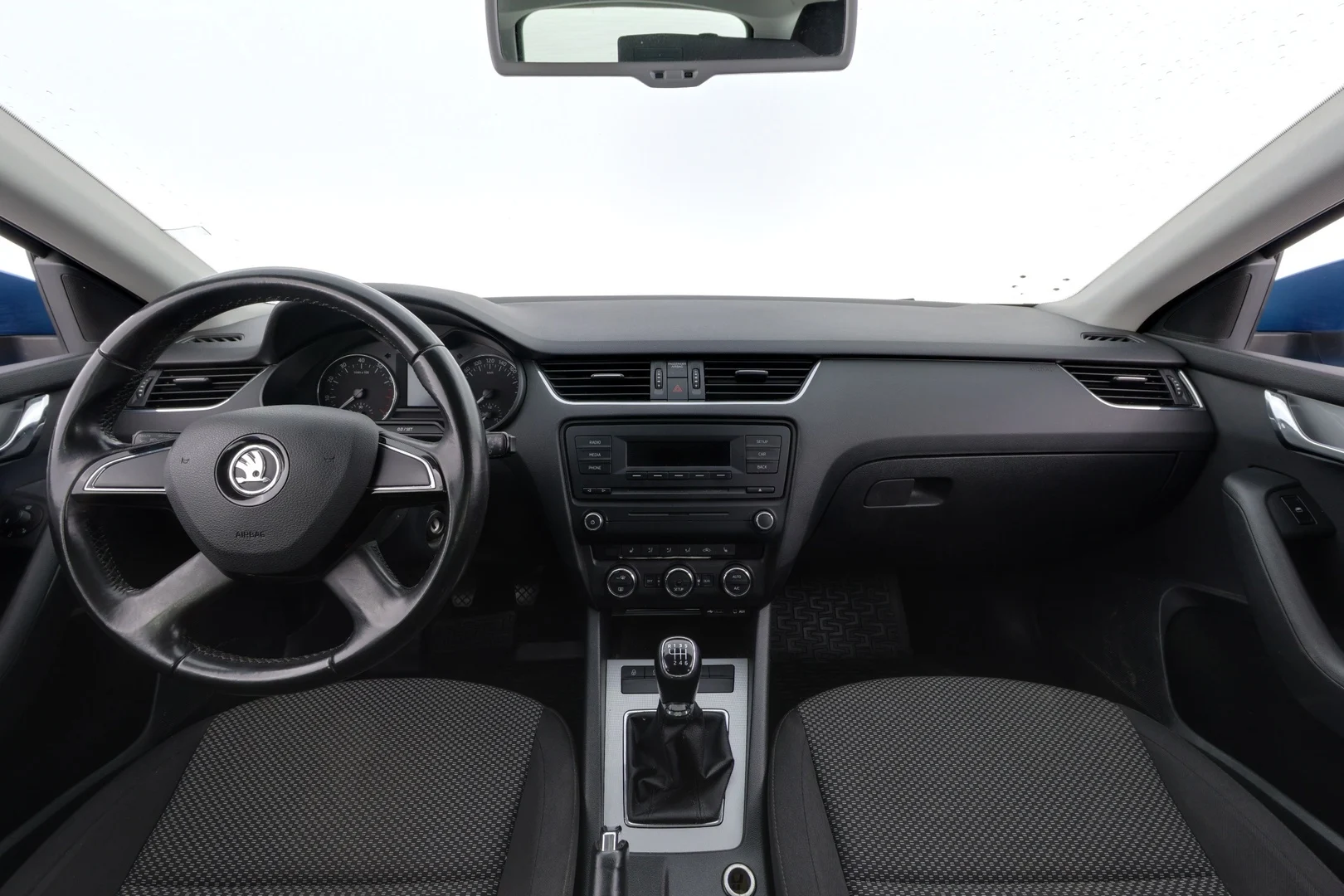 Car Image - 17Aoa3lr4v2MFnK8d3SO7C