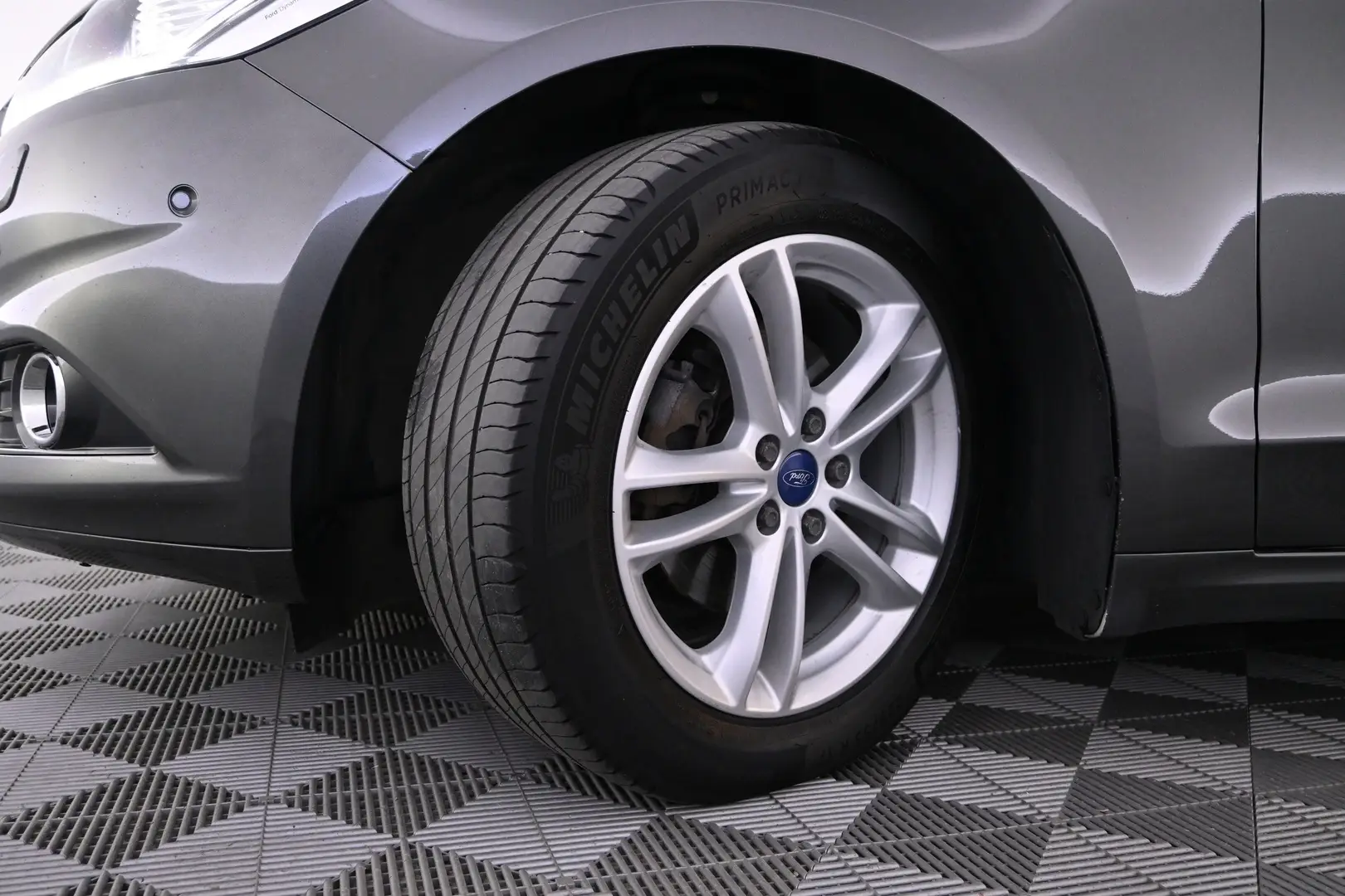 Car Image - 7v3cQCbgGuTOZDoU31qJby