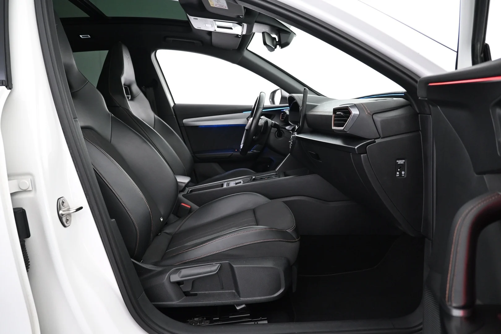 Car Image - R9vmEf8nF30Qezmnn54Q3