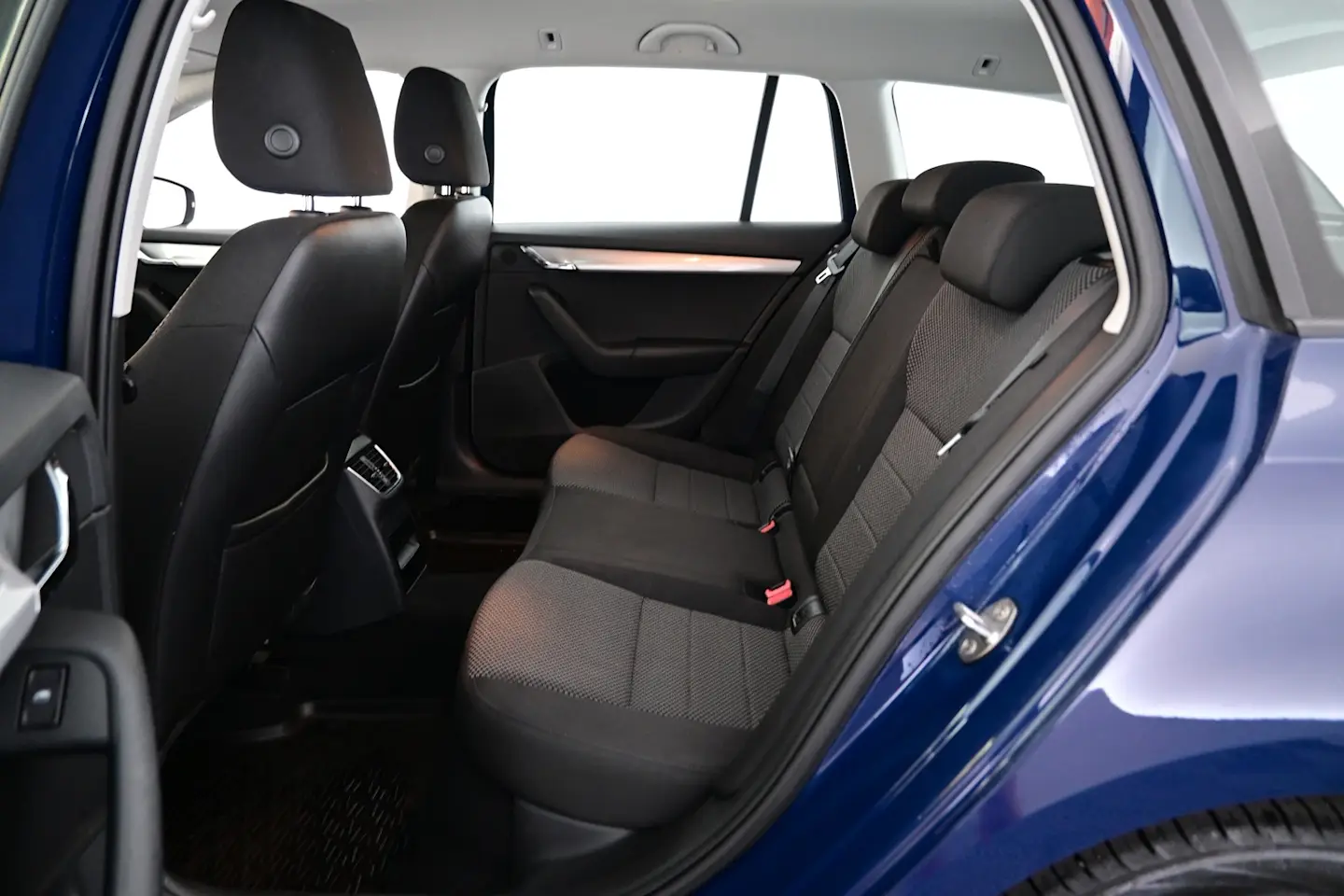 Car Image - 2LvxHJyNZF0sf1ALraMNtK