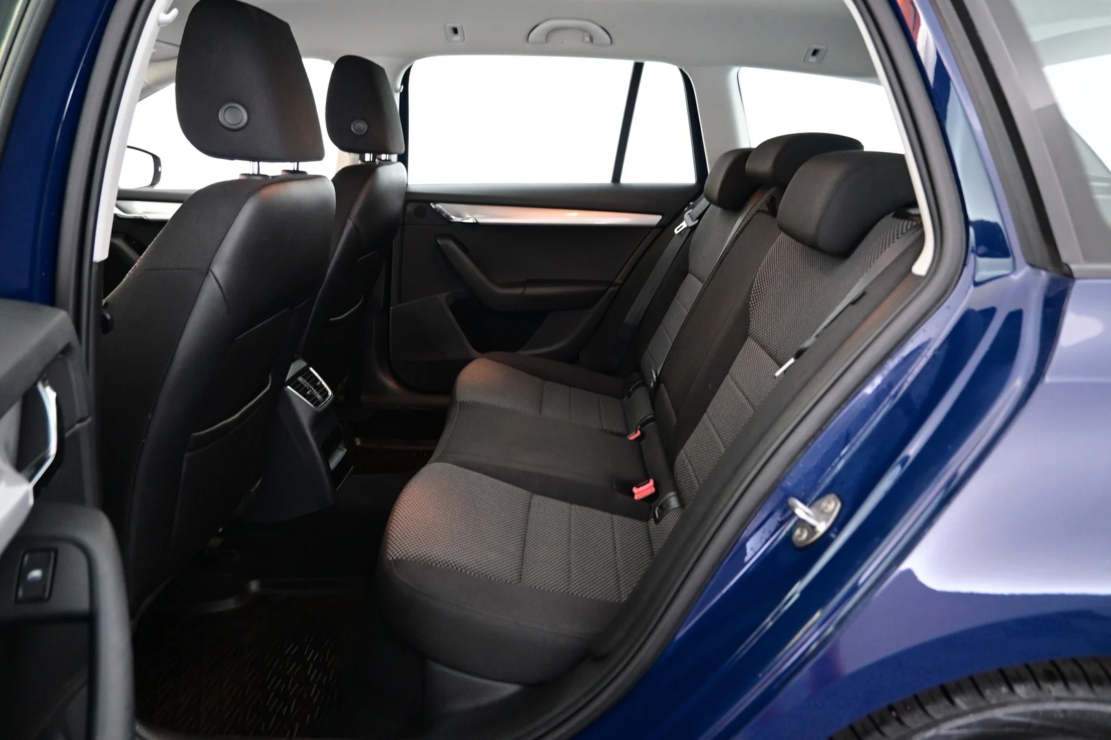 Car Image - 2LvxHJyNZF0sf1ALraMNtK