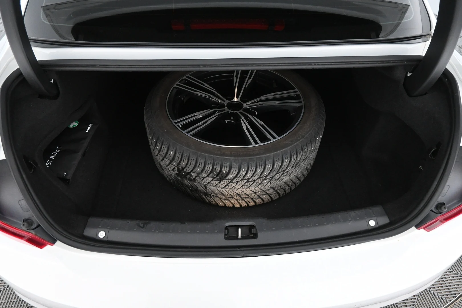 Car Image - 2q6MQuQaJgb1LMOH2yTVty