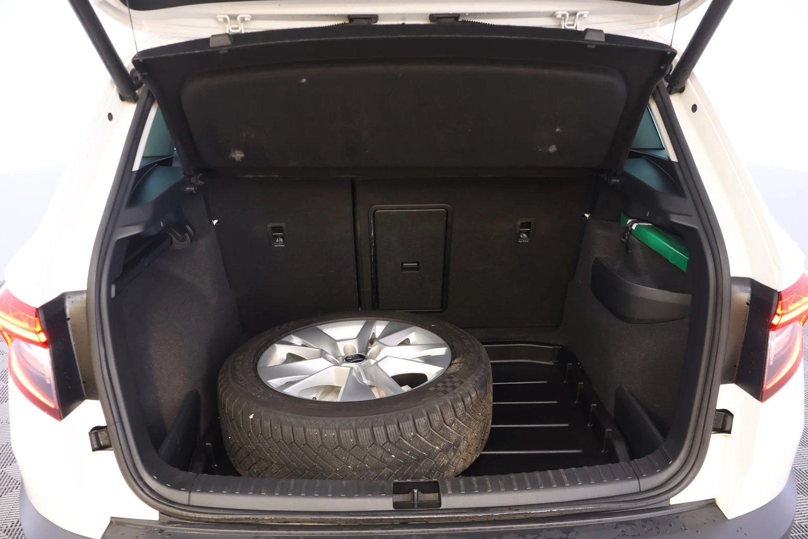 Car Image - 6HlyeyhtvTn4Teg5l5nDWd