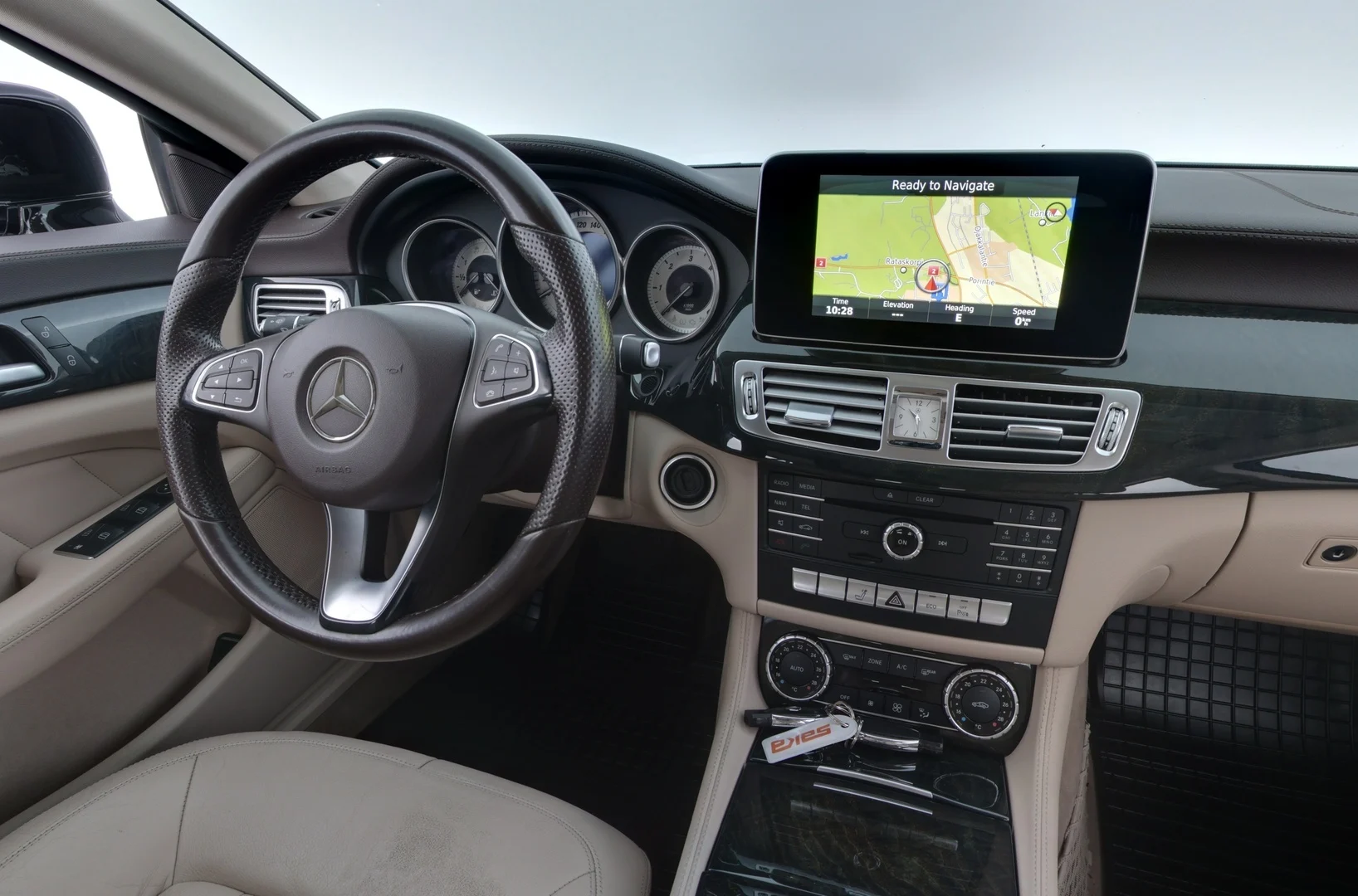 Car Image - 6u8XPSLxIgo8m12XZT656E