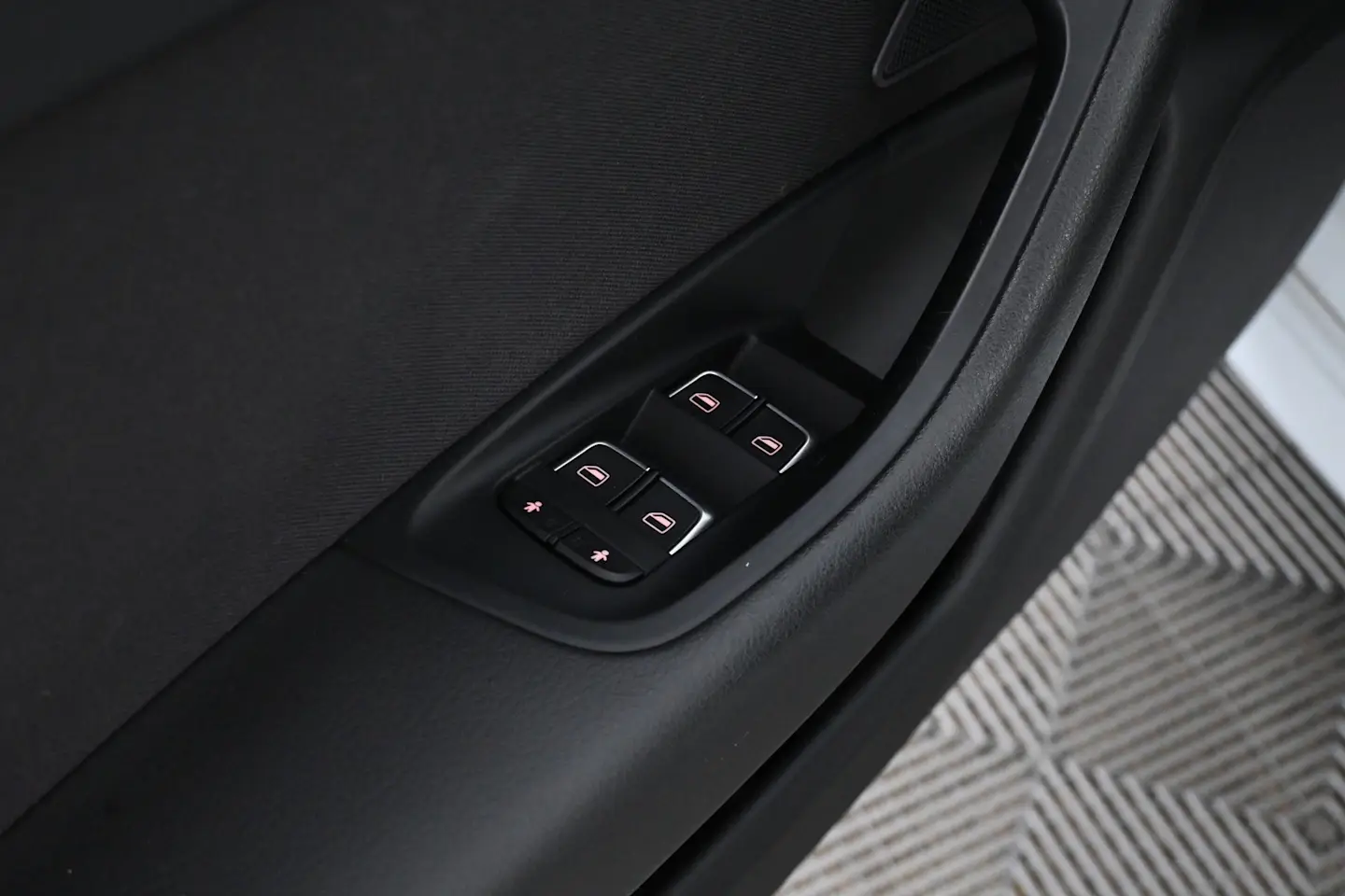 Car Image - 2bzuuQ6DpebRMZEpOcptuF