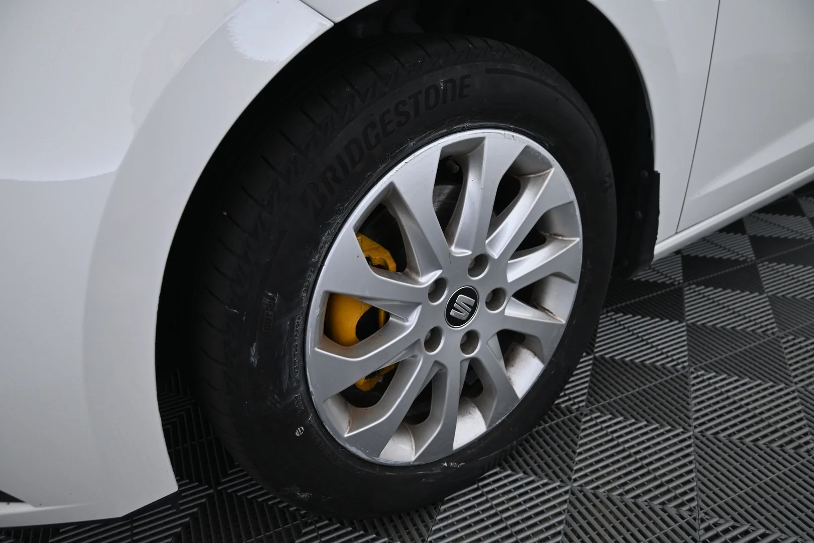 Car Image - 3Ikvub2p2UZRskeQVPe1qi