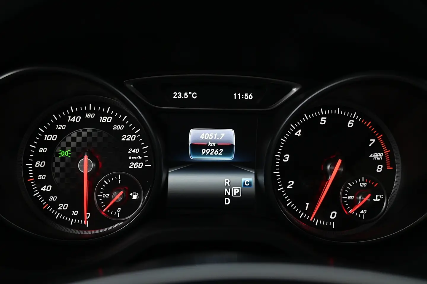 Car Image - 1V4PlShomUam9lazwkzcId