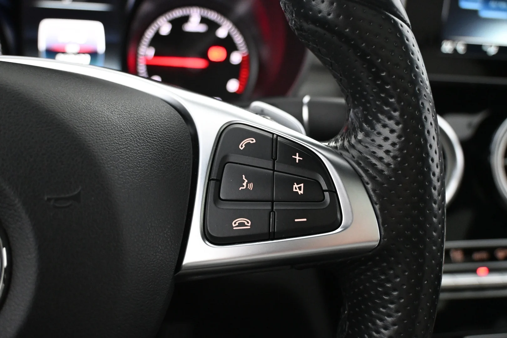 Car Image - 4p2JNSYmC5nopIULj7WLo7