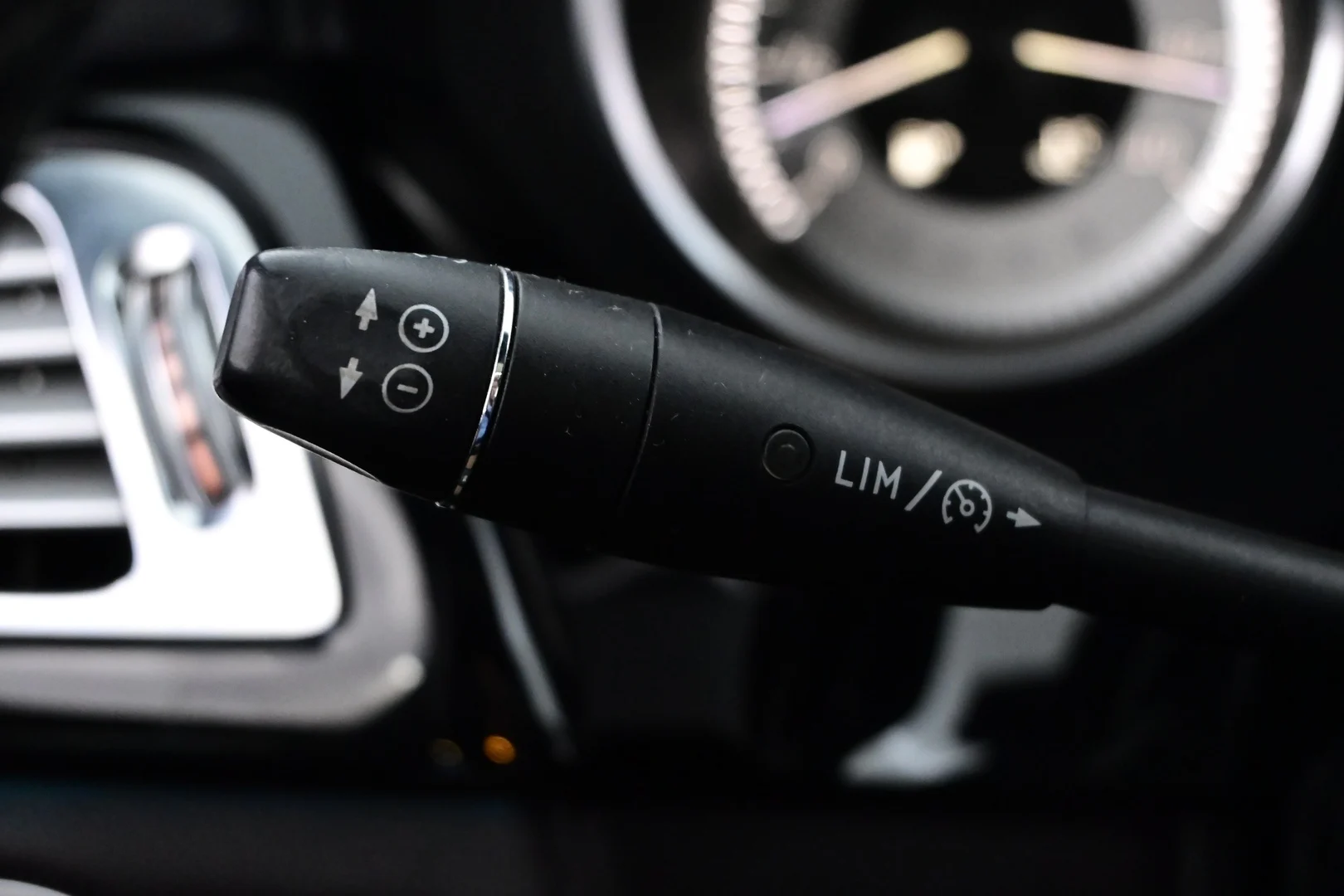 Car Image - 6b0WX662ddtRV9rFNVVjTb