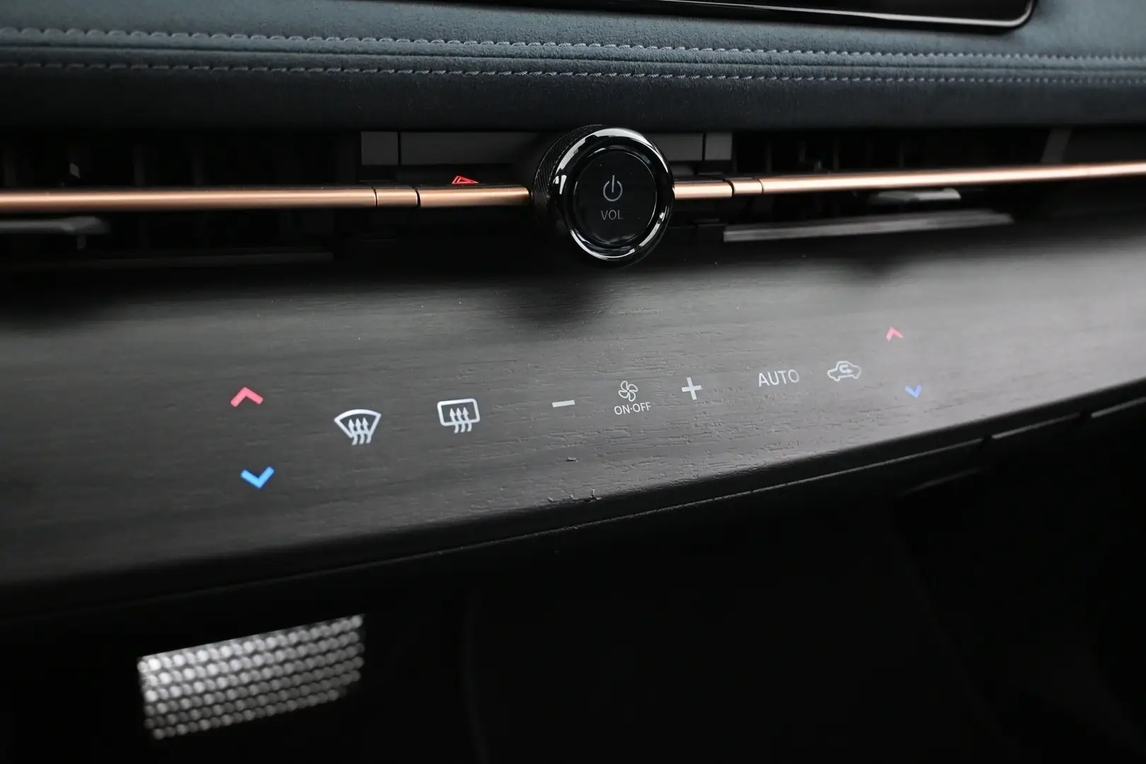 Car Image - DSB2fdyT2BrxXEZvxQY7N