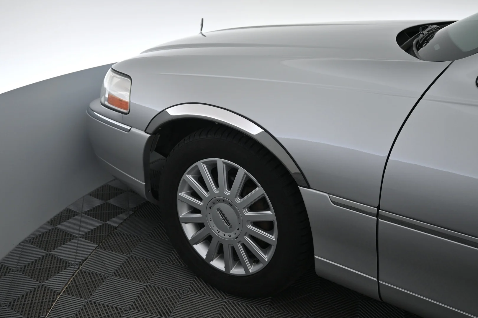 Car Image - 5VwifUGeeP45MUe8clfRP4