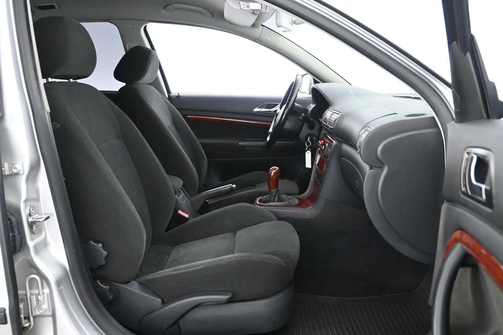 Car Image - 3P8L5yaBw9gZ9ePJKQHSRh
