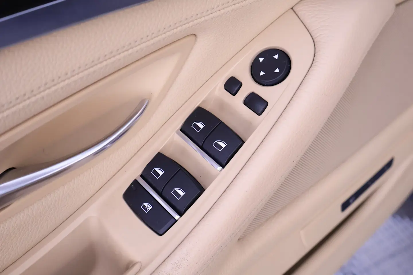 Car Image - 4ADxpjE6s96v1gNDWMPL08