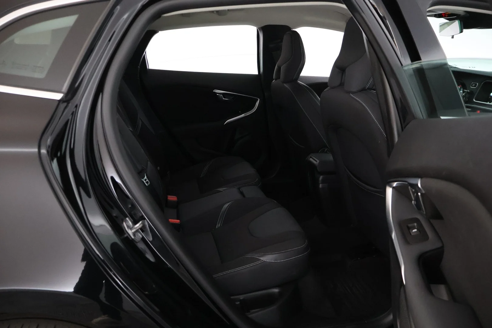 Car Image - Wg8SudLzlc9snLSM6mHfs