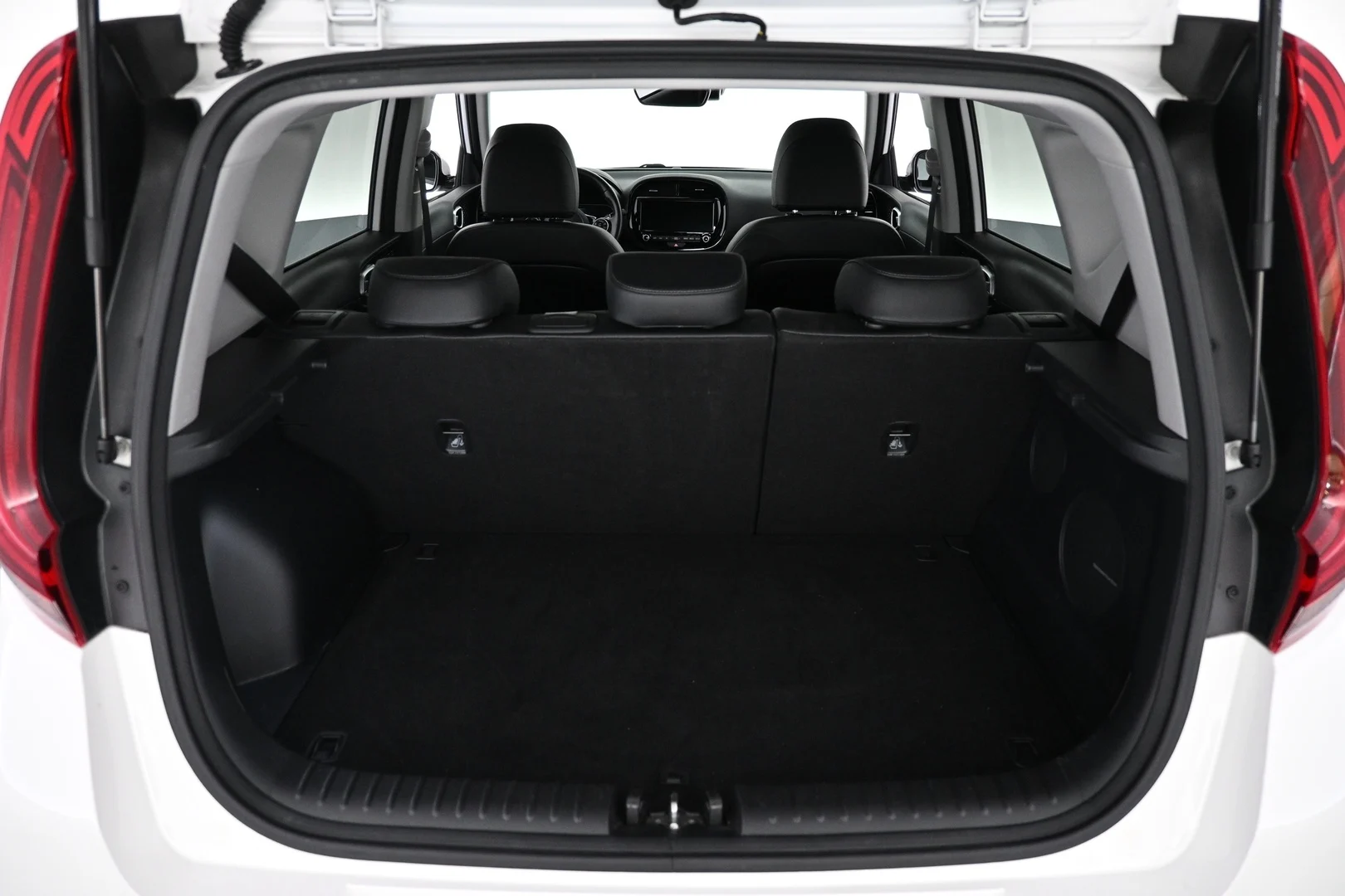 Car Image - 3BnMGAGScN5WFk4l8gI5ON