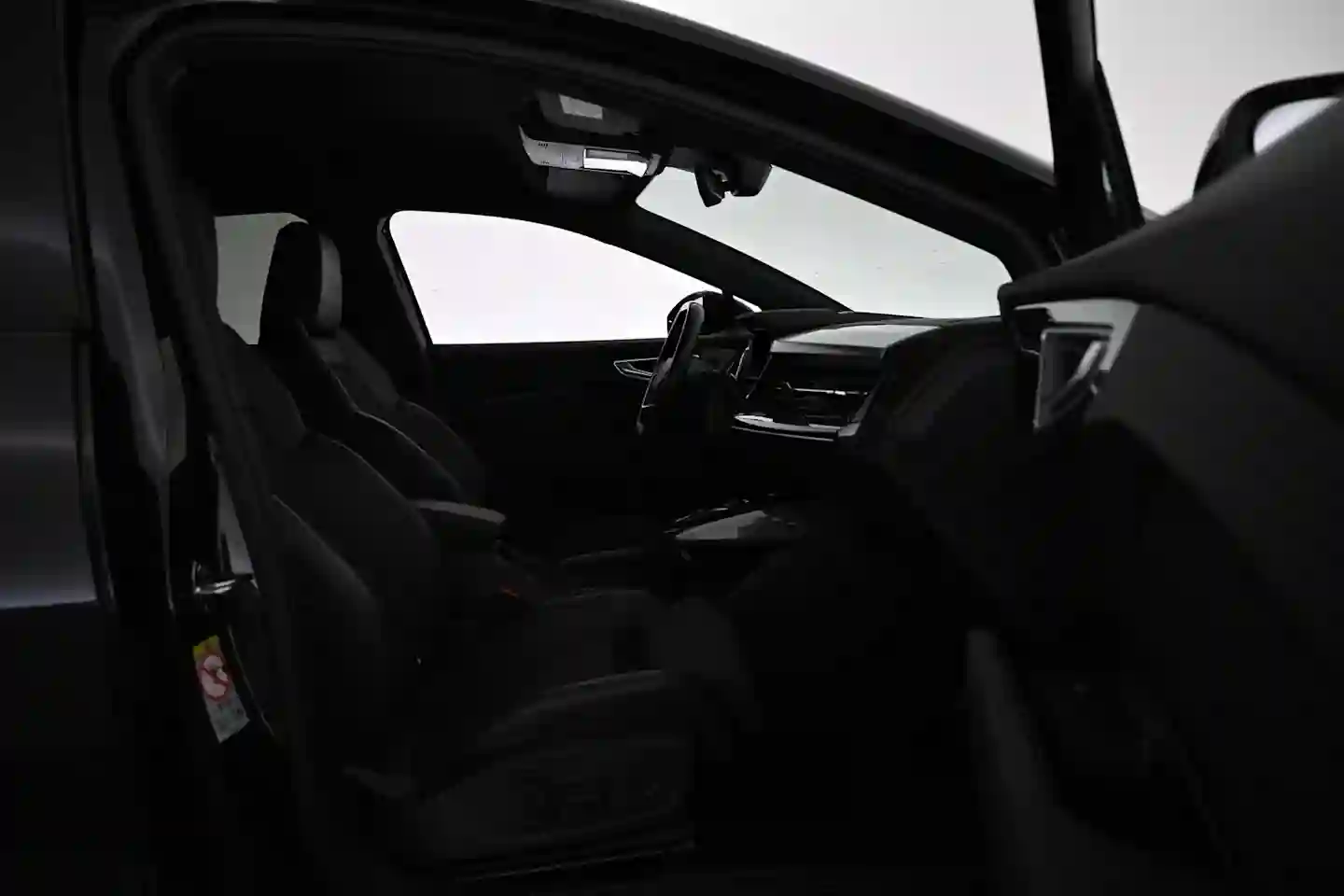 Car Image - 3VK1ATdLSsAztFyNniQLv4