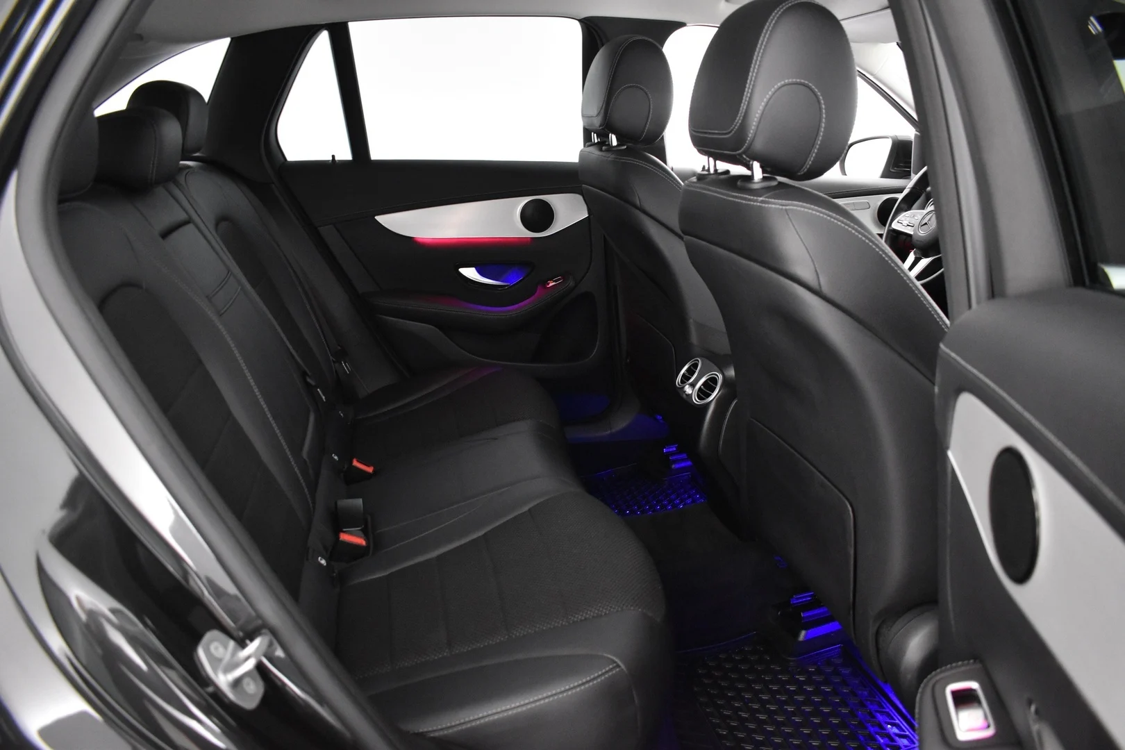 Car Image - Yl7aSWTRHJaisY7GTPGI1