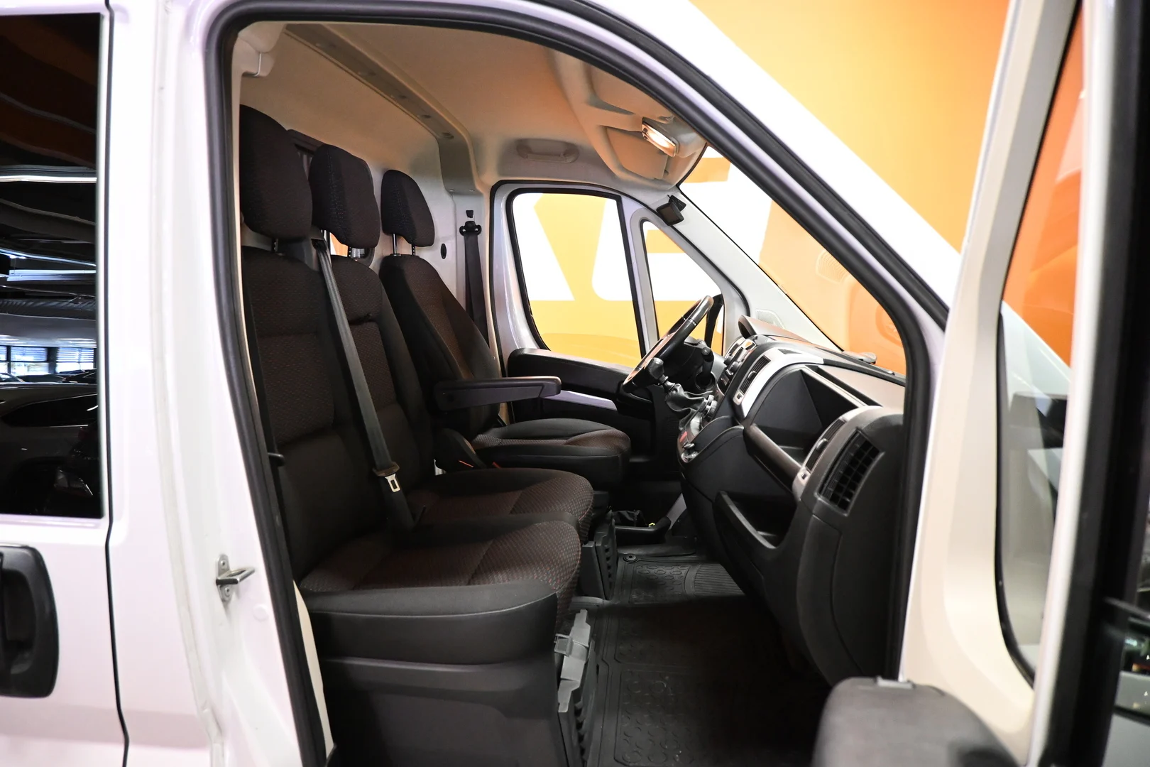 Car Image - 7qQiKkIRFnwyLyZlROBkI4