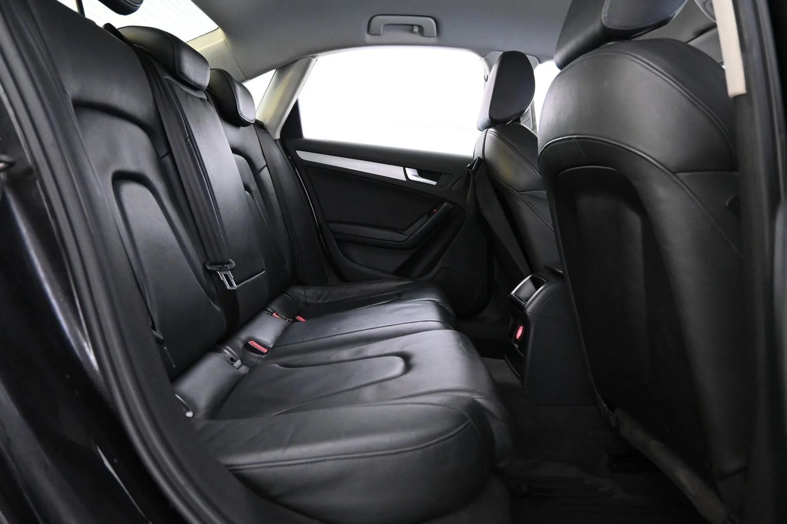 Car Image - 4pQicTjzYQ6qM6nzrv2pdI