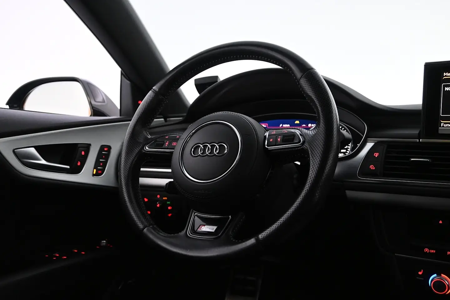 Car Image - 4vZA4TXxZTKUvXRzIKnhdy