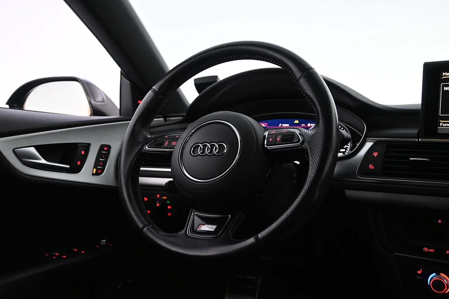 Car Image - 4vZA4TXxZTKUvXRzIKnhdy