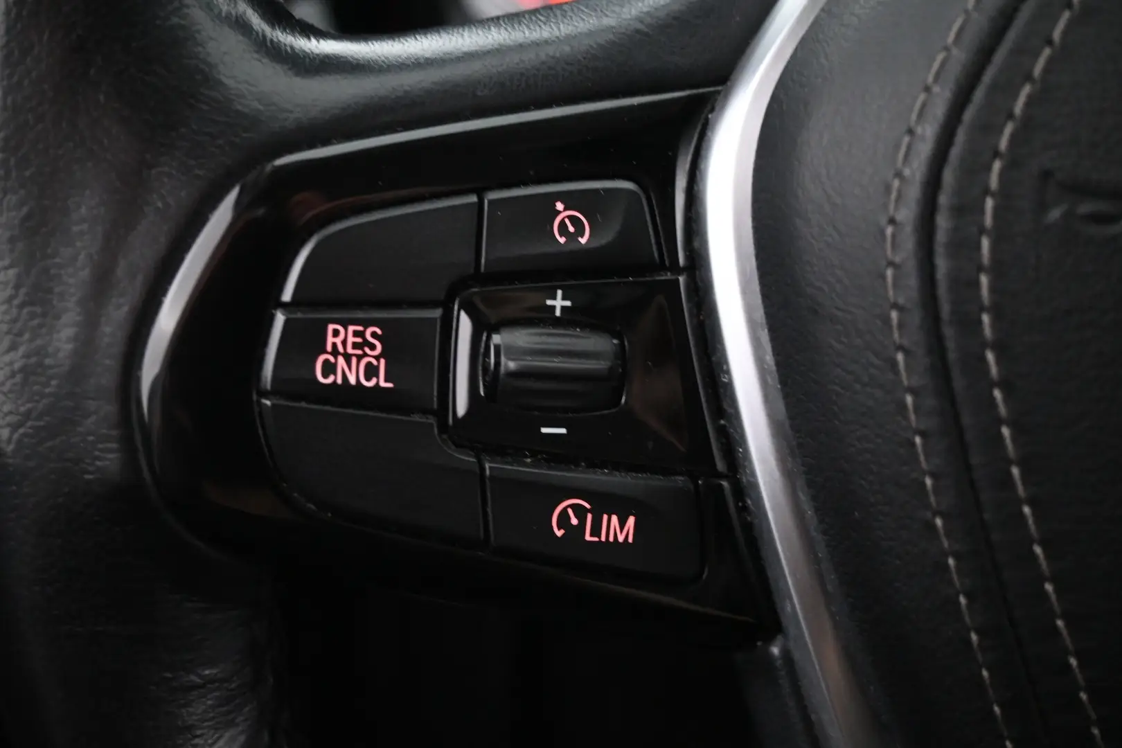 Car Image - 9RPNEC32VBFpnnaS7VdfA