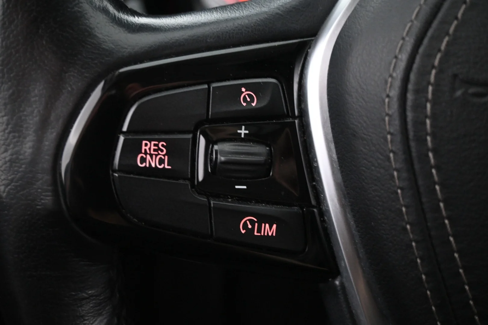 Car Image - 9RPNEC32VBFpnnaS7VdfA