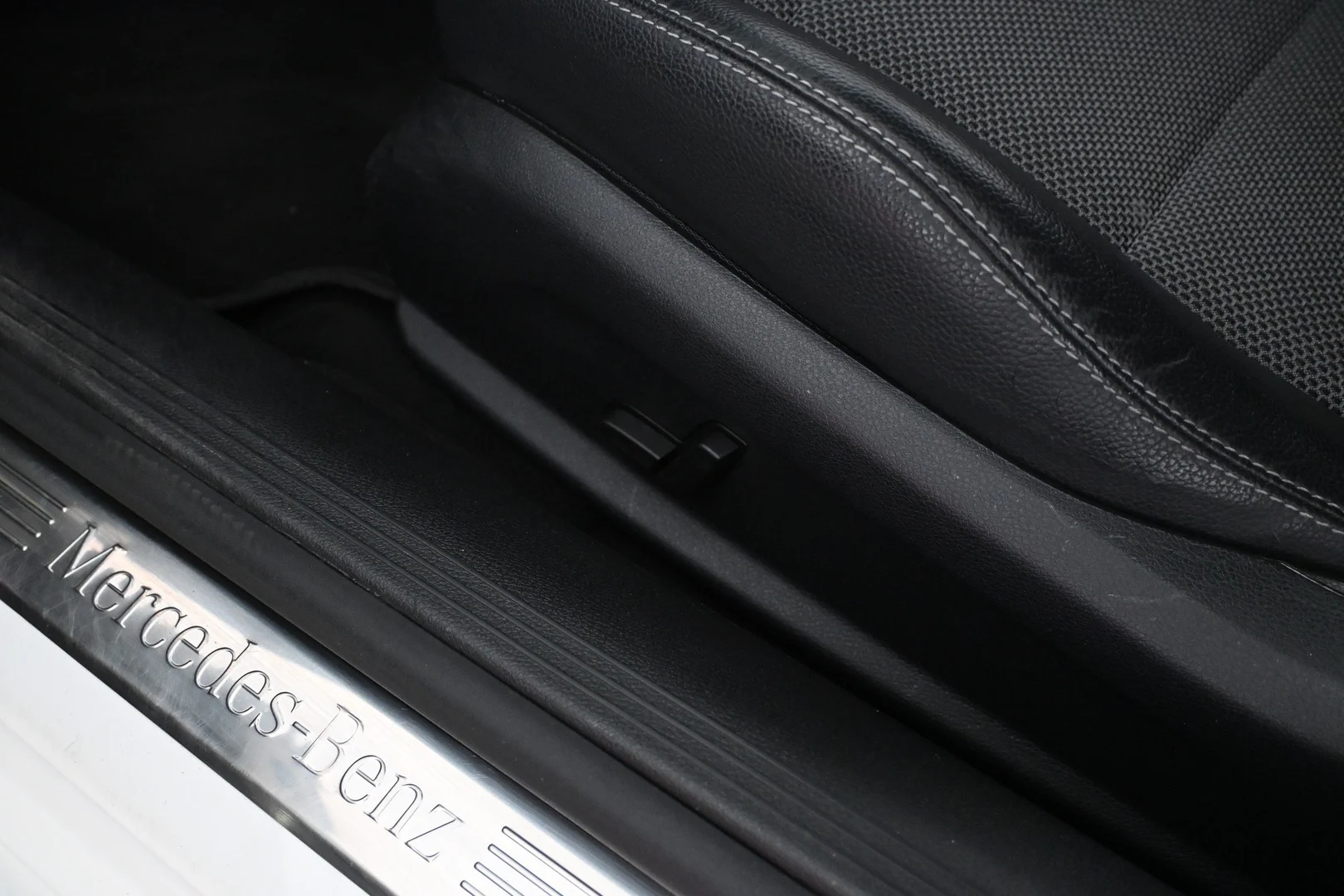 Car Image - 2Cmg8no2U93dJvf6Gm6kNe