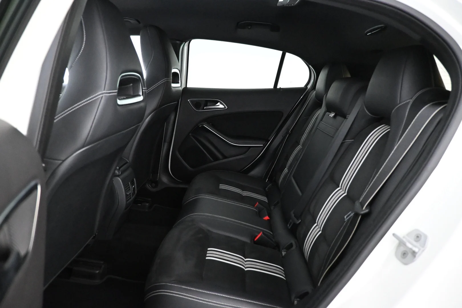Car Image - 3nWdkD4vL9Yjr4bygW6vxl