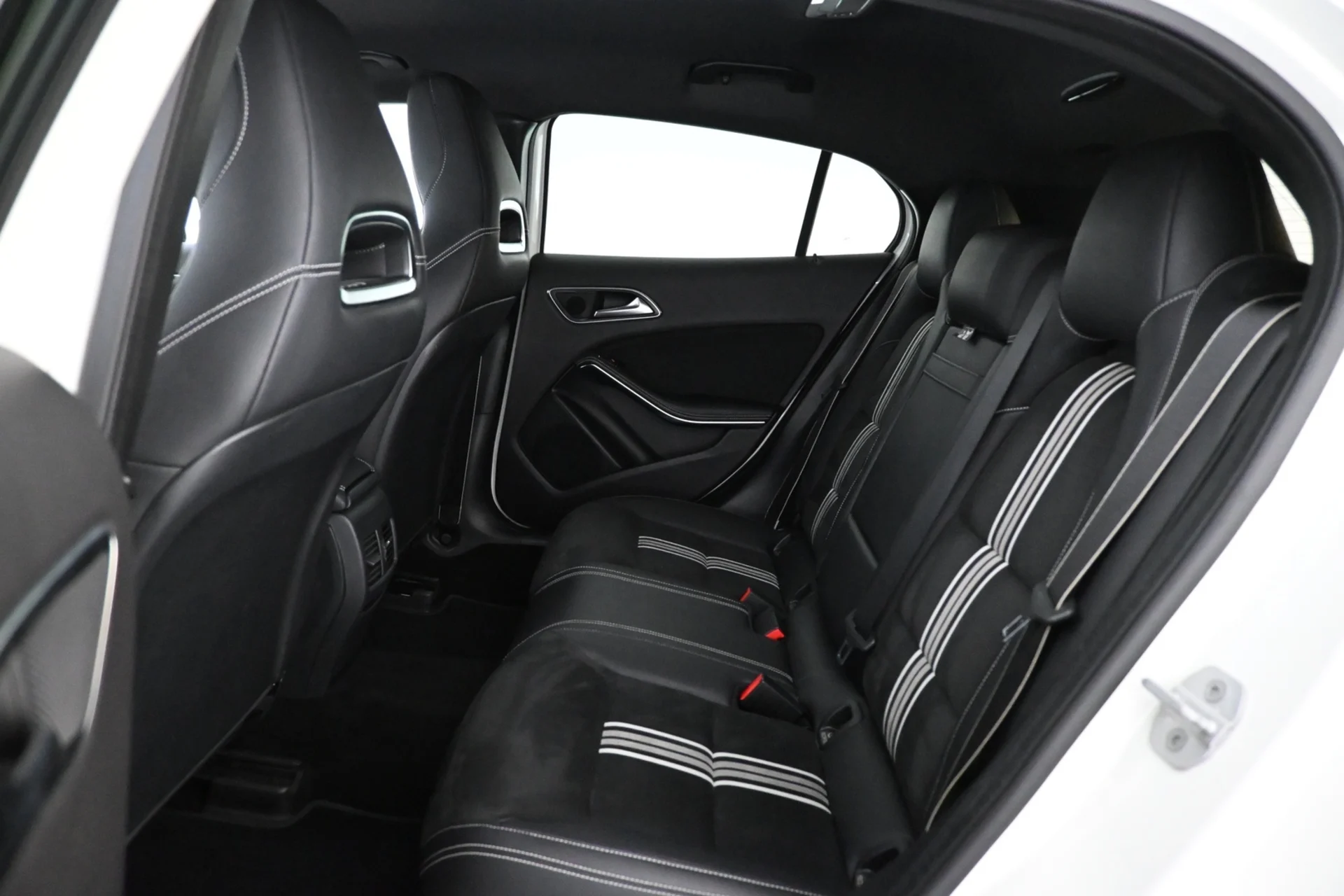 Car Image - 3nWdkD4vL9Yjr4bygW6vxl