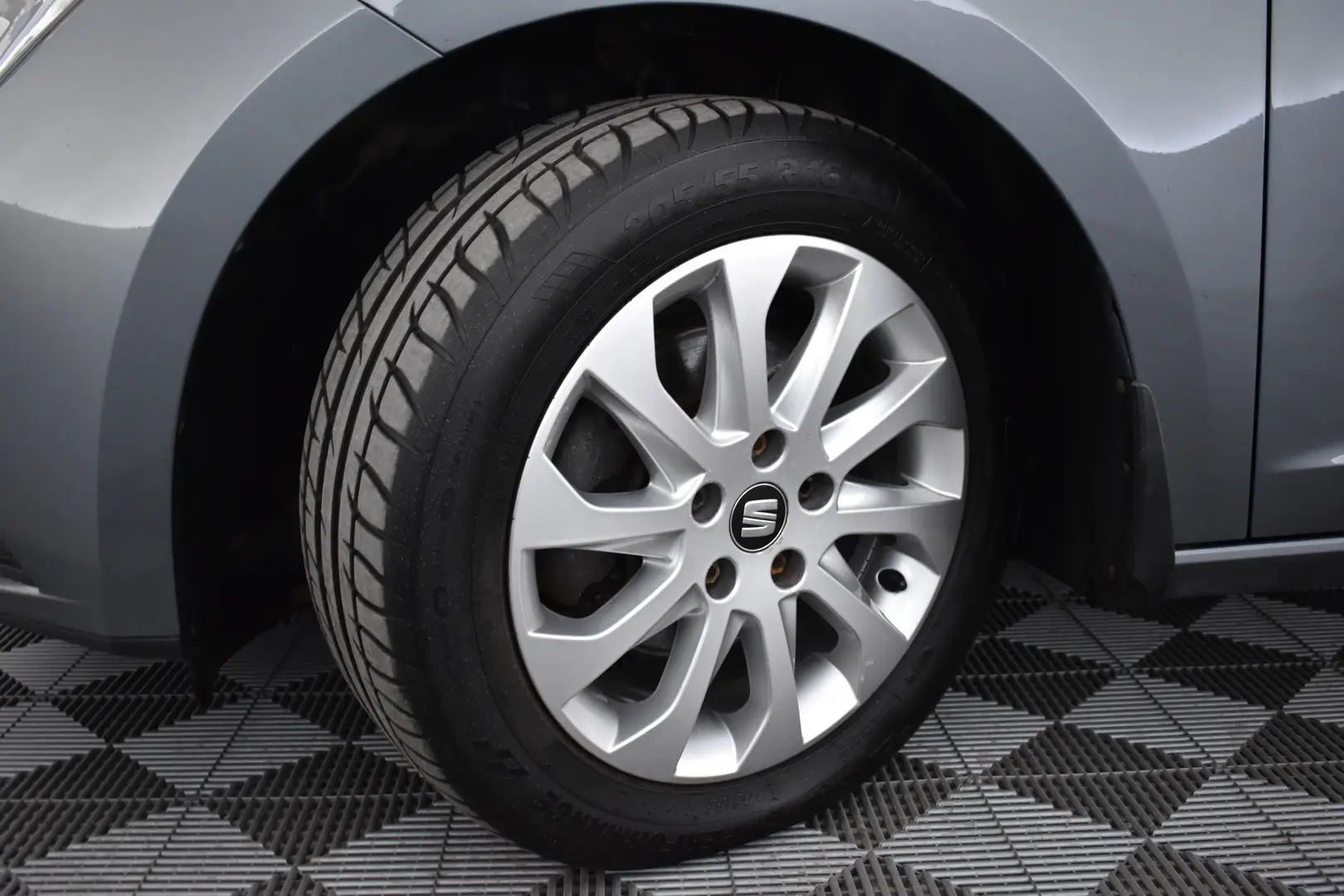 Car Image - 2DLf5hhepPJAsYHhngVFzY
