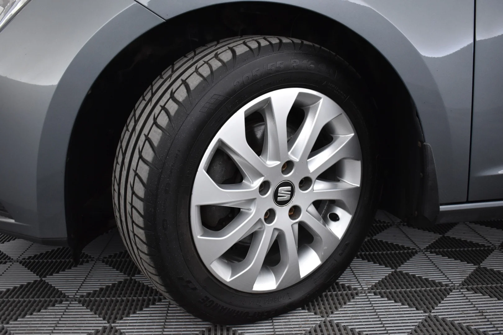 Car Image - 2DLf5hhepPJAsYHhngVFzY