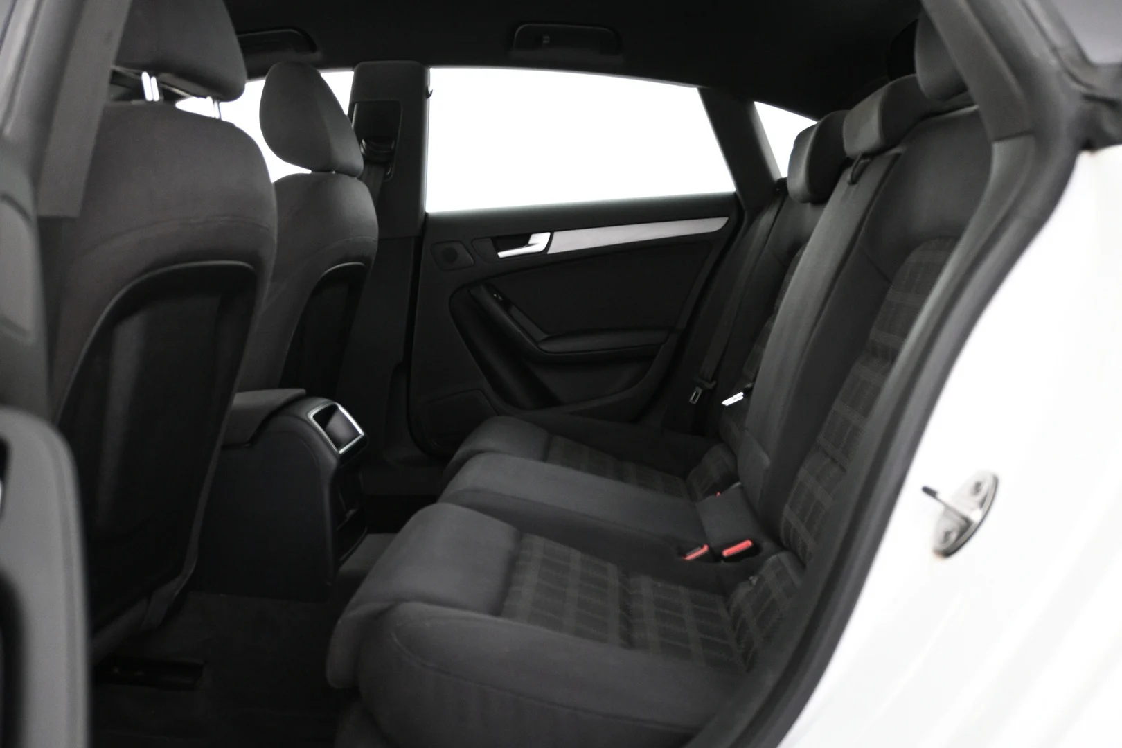 Car Image - eW6sxIuEE7wu8WdNbwc9z