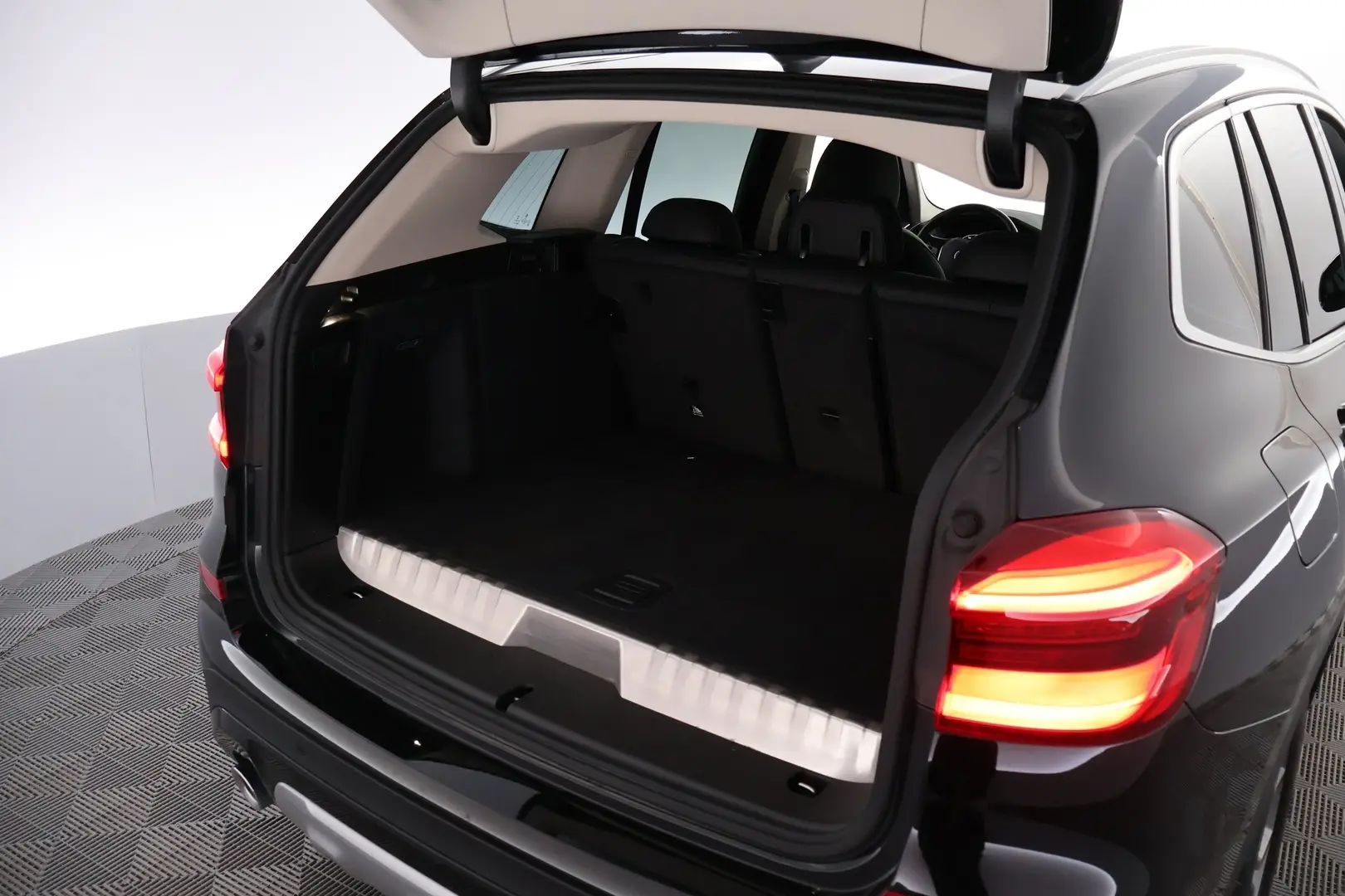 Car Image - 5K8eEA1Iq8a7DrGbOpi5Gf