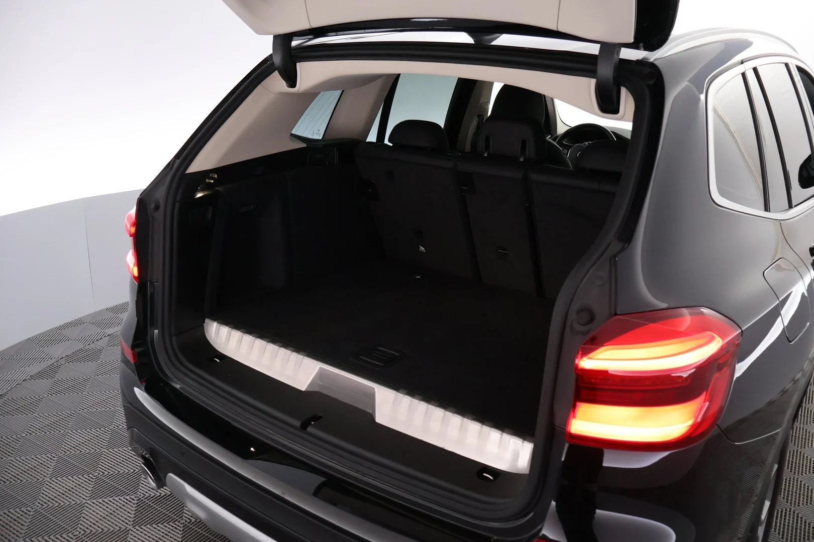 Car Image - 5K8eEA1Iq8a7DrGbOpi5Gf