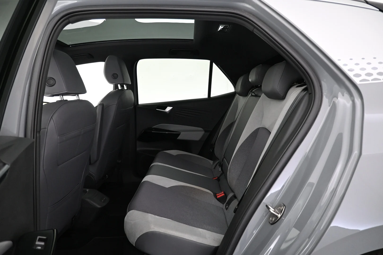 Car Image - 215oLSw6YMJi9qxGmAItBa