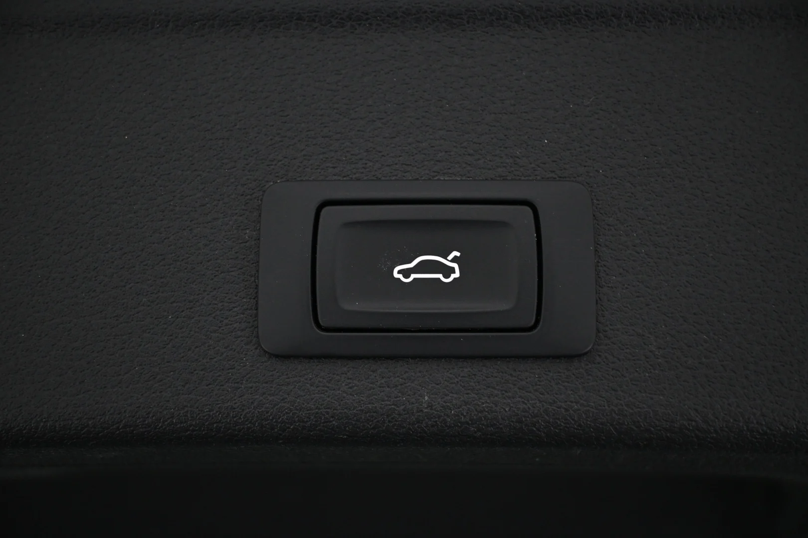 Car Image - 6ae4MQ0UAhgpIrHg5fHWhf