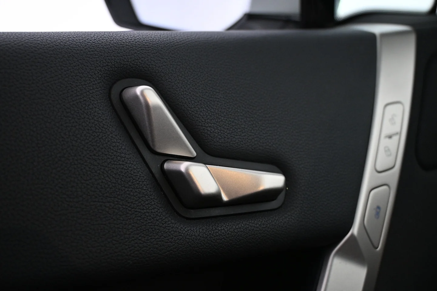 Car Image - N63FfwqNESULjJYM7nKS1