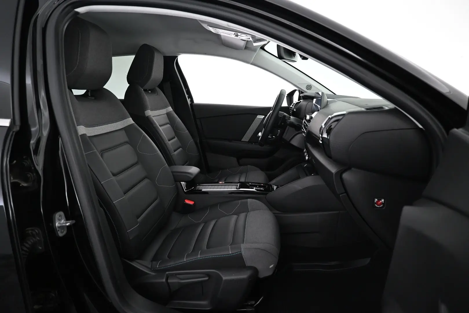Car Image - F8gdf1eQfRfZ3XwGLguMB