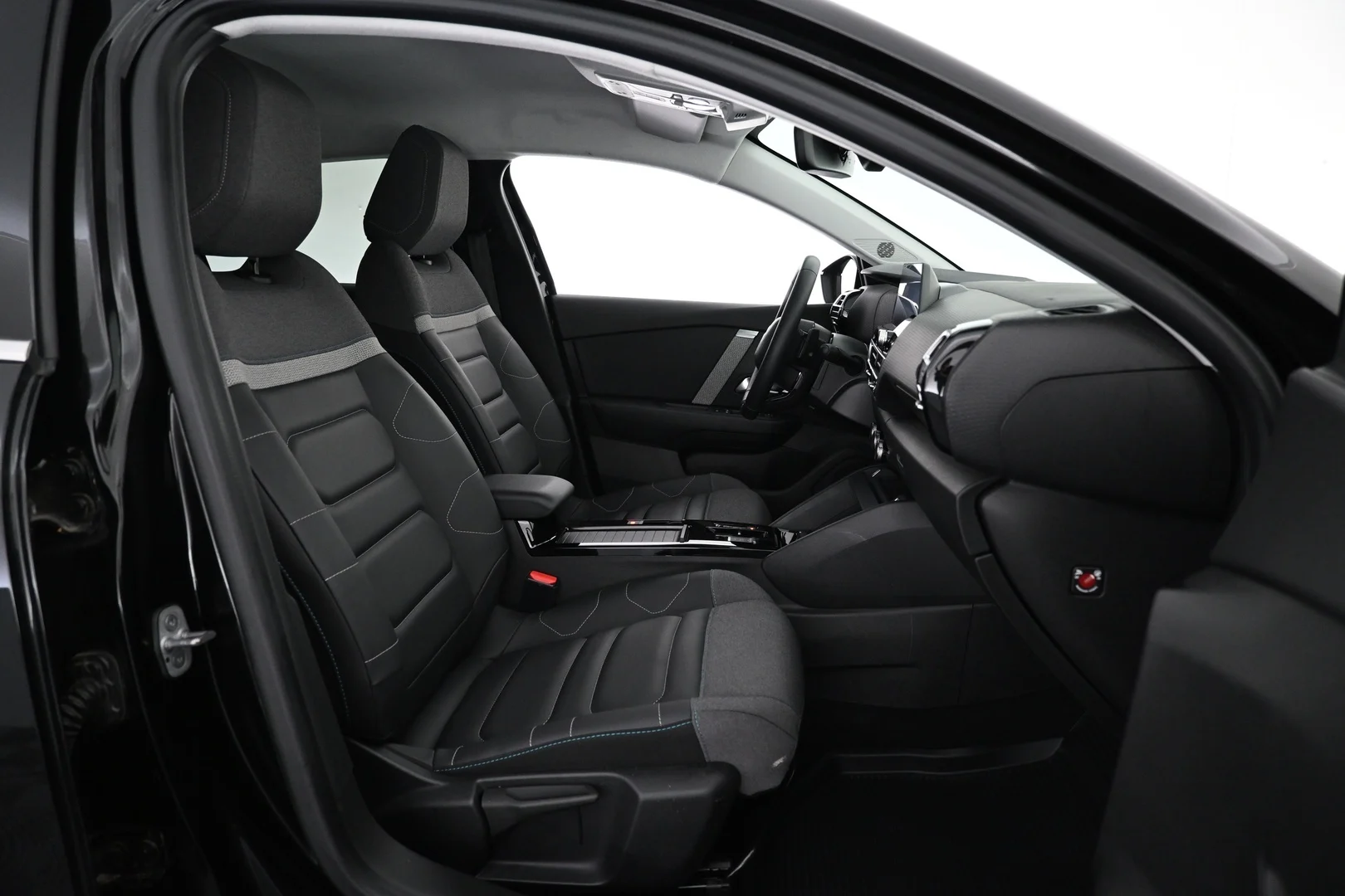 Car Image - F8gdf1eQfRfZ3XwGLguMB