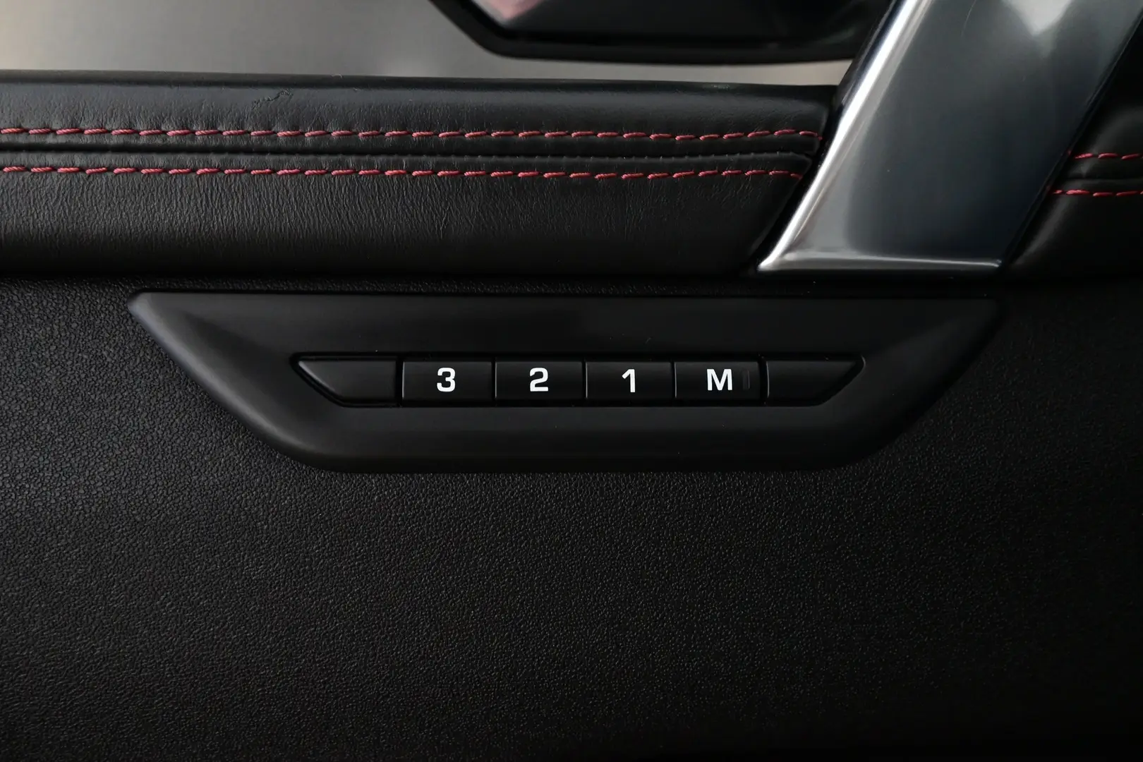 Car Image - 3HSpg8HLIiQh6kSnaHYRe7