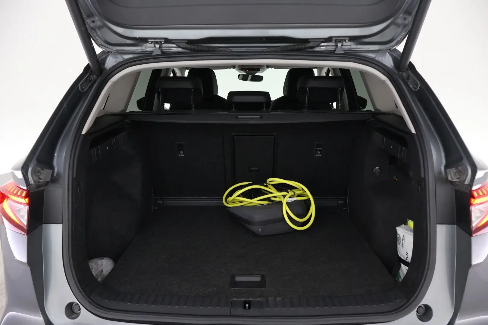 Car Image - 1SN7KGk3wLlJdWDEmy1mmF