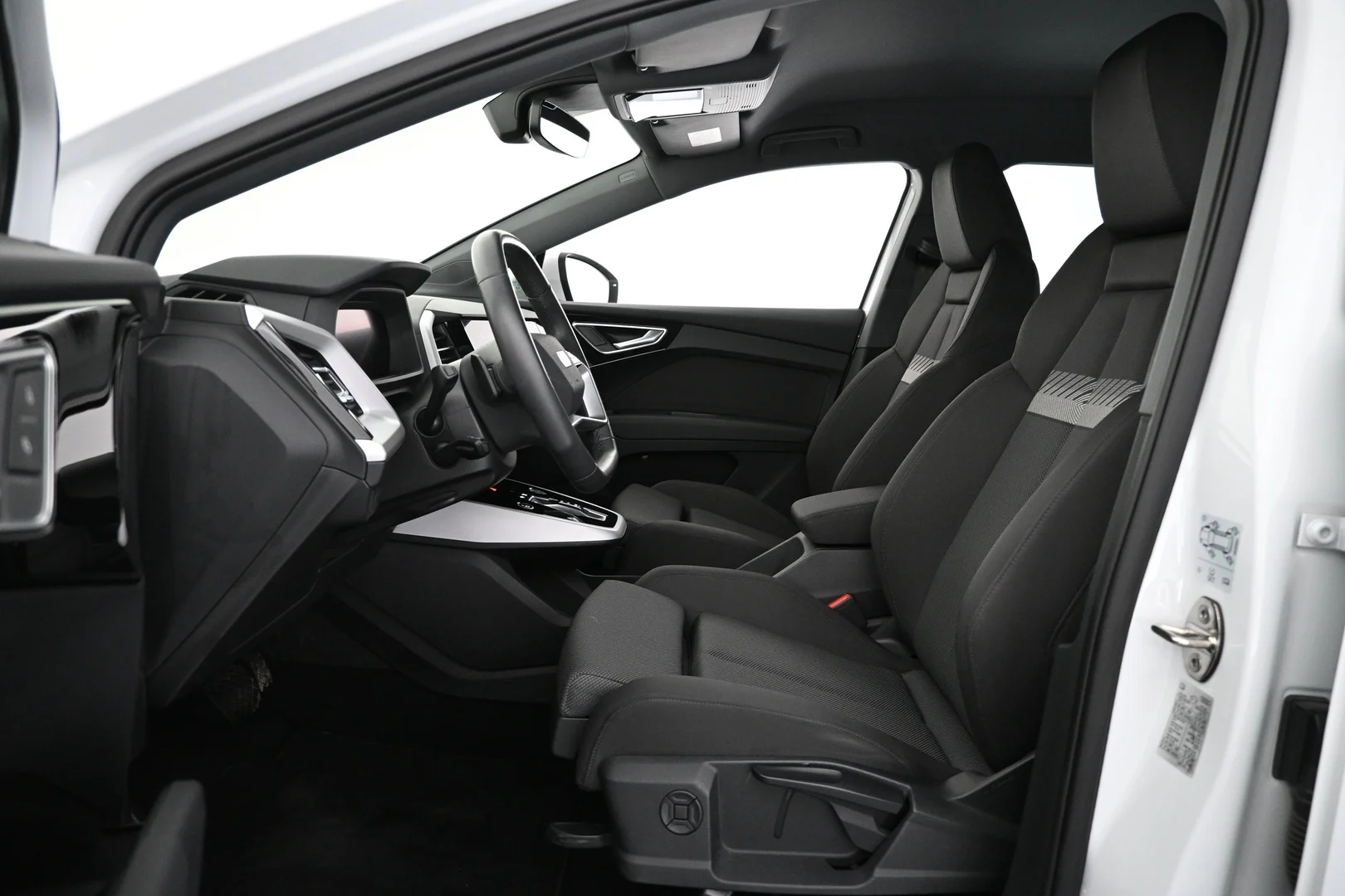 Car Image - 6rsEzkT7iOUD2nFJwLS6s