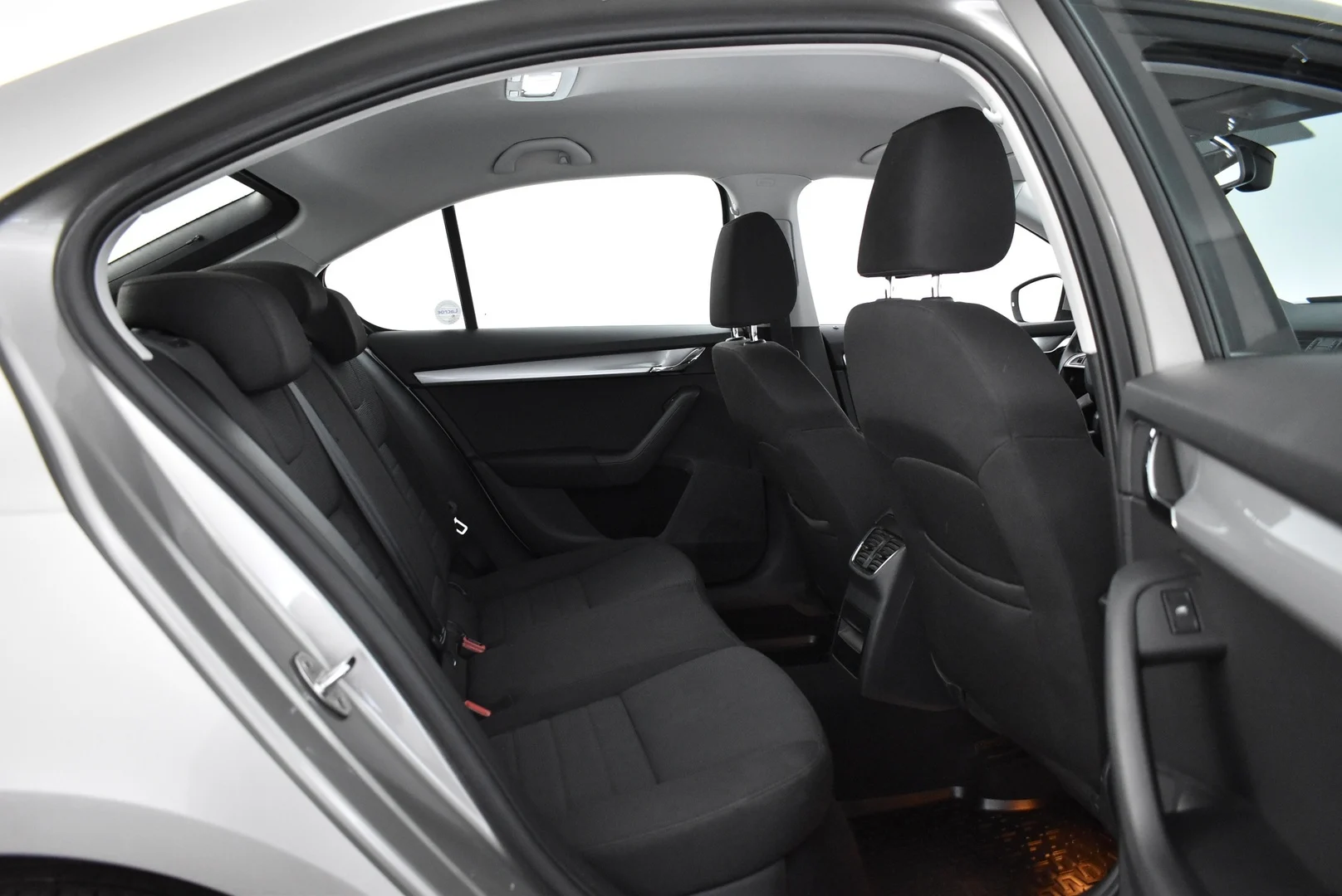 Car Image - 6onBqsp9EOSl7HUlkKAMA6
