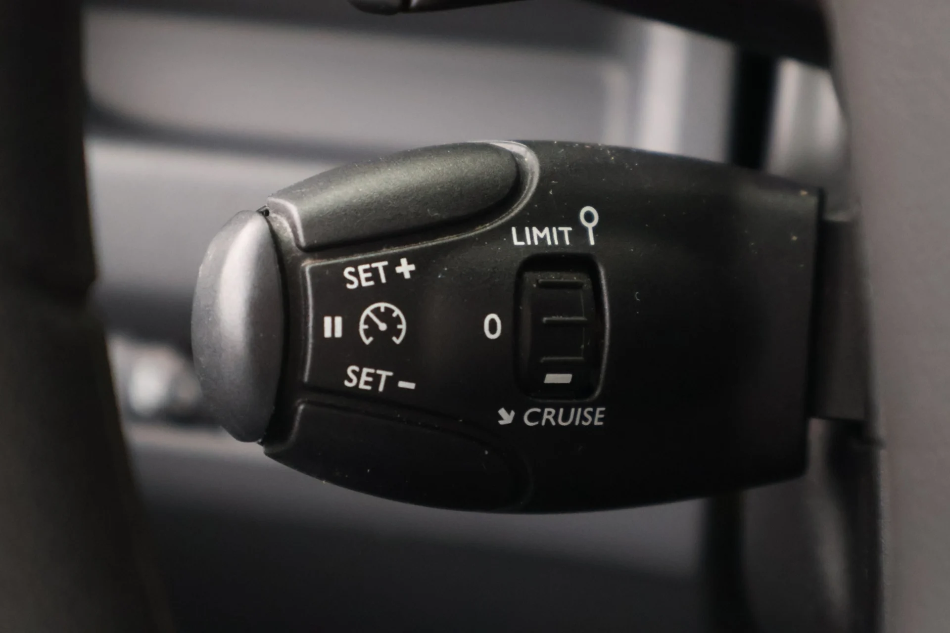 Car Image - 4ypYDqXEJR1HDFZ4JX2Ms5